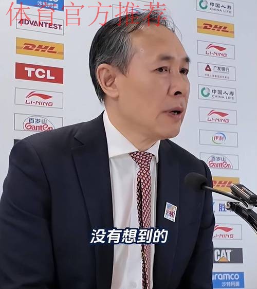 许利民赛后逗起杰曼小宝宝,同时与马帝昂家人进行互动 许利民赛后逗起杰曼小宝宝,同时与马帝昂家人进行互动